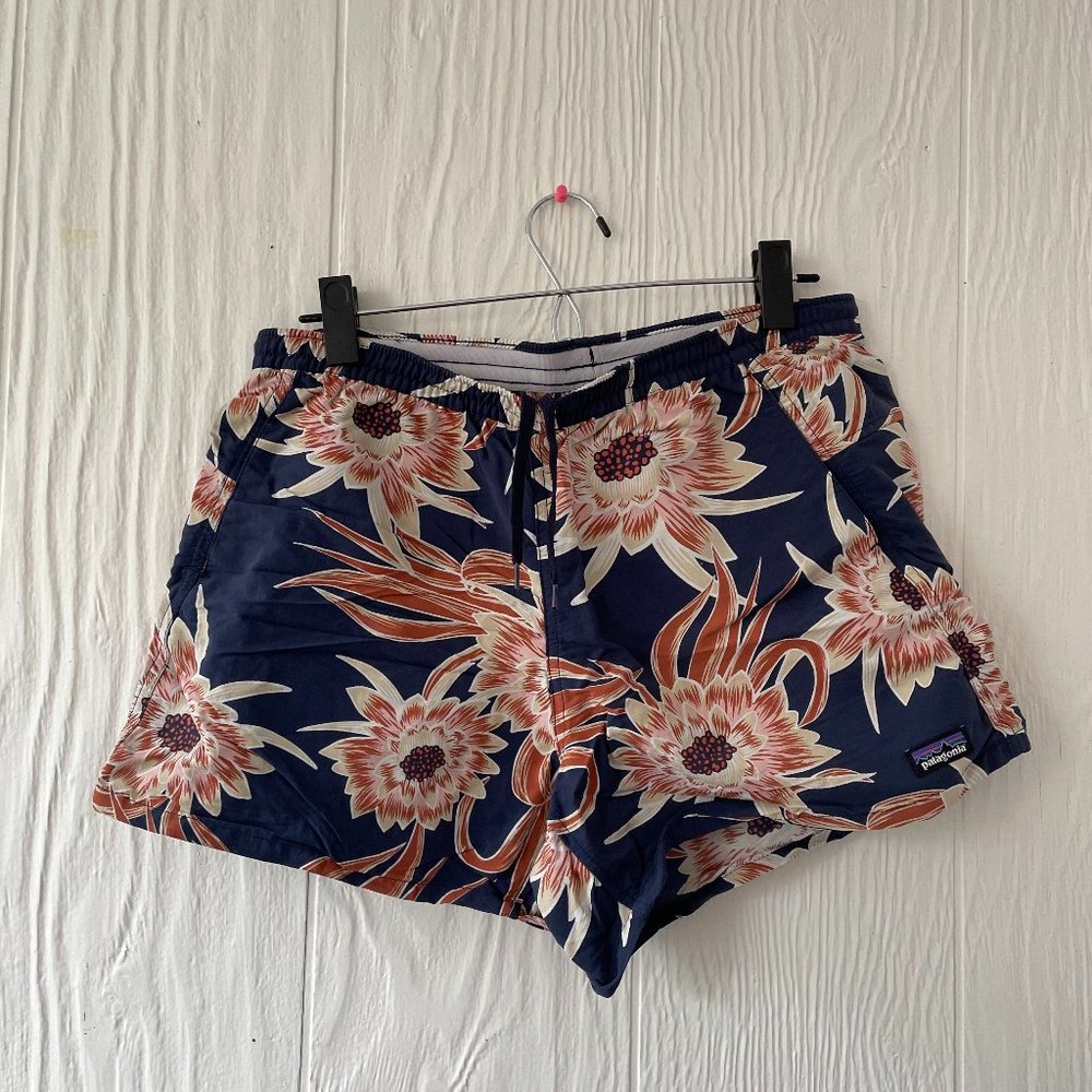 Patagonia Women's Baggies shorts 5" - size M - floral